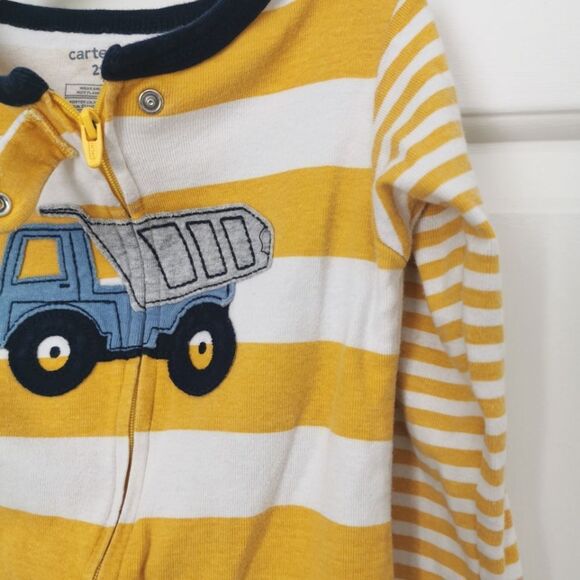 3/$15 Carter's boys sleeper 2t - Picture 2 of 4